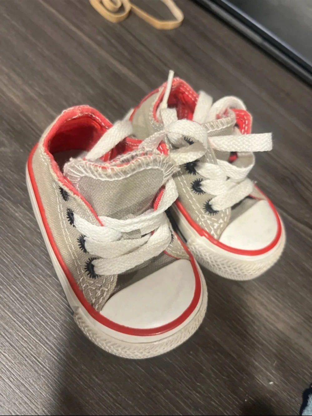 Converse Kids Canvas Sneakers in Beige with Red Trim
